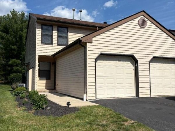 131 Locust Ct, Raritan, NJ 08822