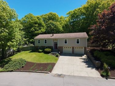 18 Pond Path, Oswego, NY 13126