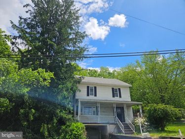689 BARNESVILLE DRIVE, BARNESVILLE, PA 18214