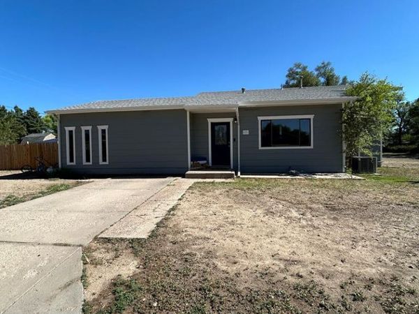 906 E 8th St, La Junta, CO 81050