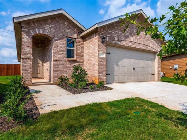 717 Presidio Street, Aubrey, TX 76227