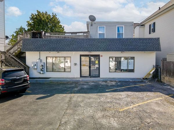 230 Cumberland Rd, Lowell, MA 01850