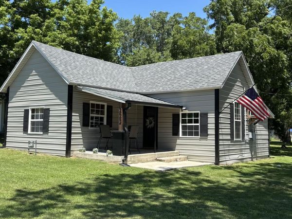 223 E Cleveland Avenue , Walnut Grove, MO 65770