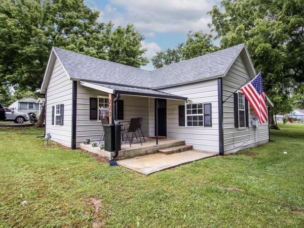 223 E Cleveland Avenue , Walnut Grove, MO 65770