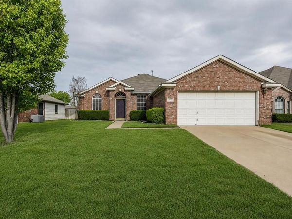 2816 Oakdale Drive , Burleson, TX 76028