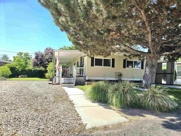 132 S Young Lane, Eagle, ID 83616