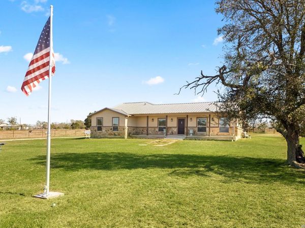 381 SCHNEIDER RD, Seguin, TX 78155