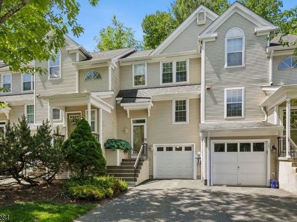 23 Rushmore Ln, Allamuchy, NJ 07840