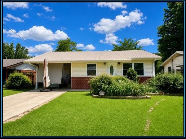 1055 Eastview, Grenada, MS 38901