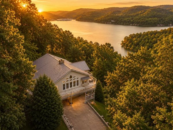 1038 Lakeside Dr , Smithville, TN 37166