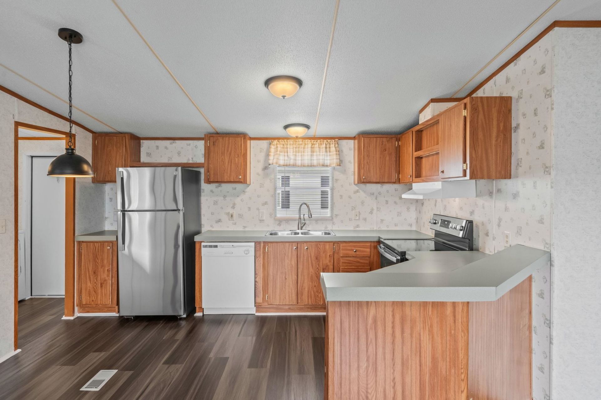 255 Iroquis Trail  Photo 10