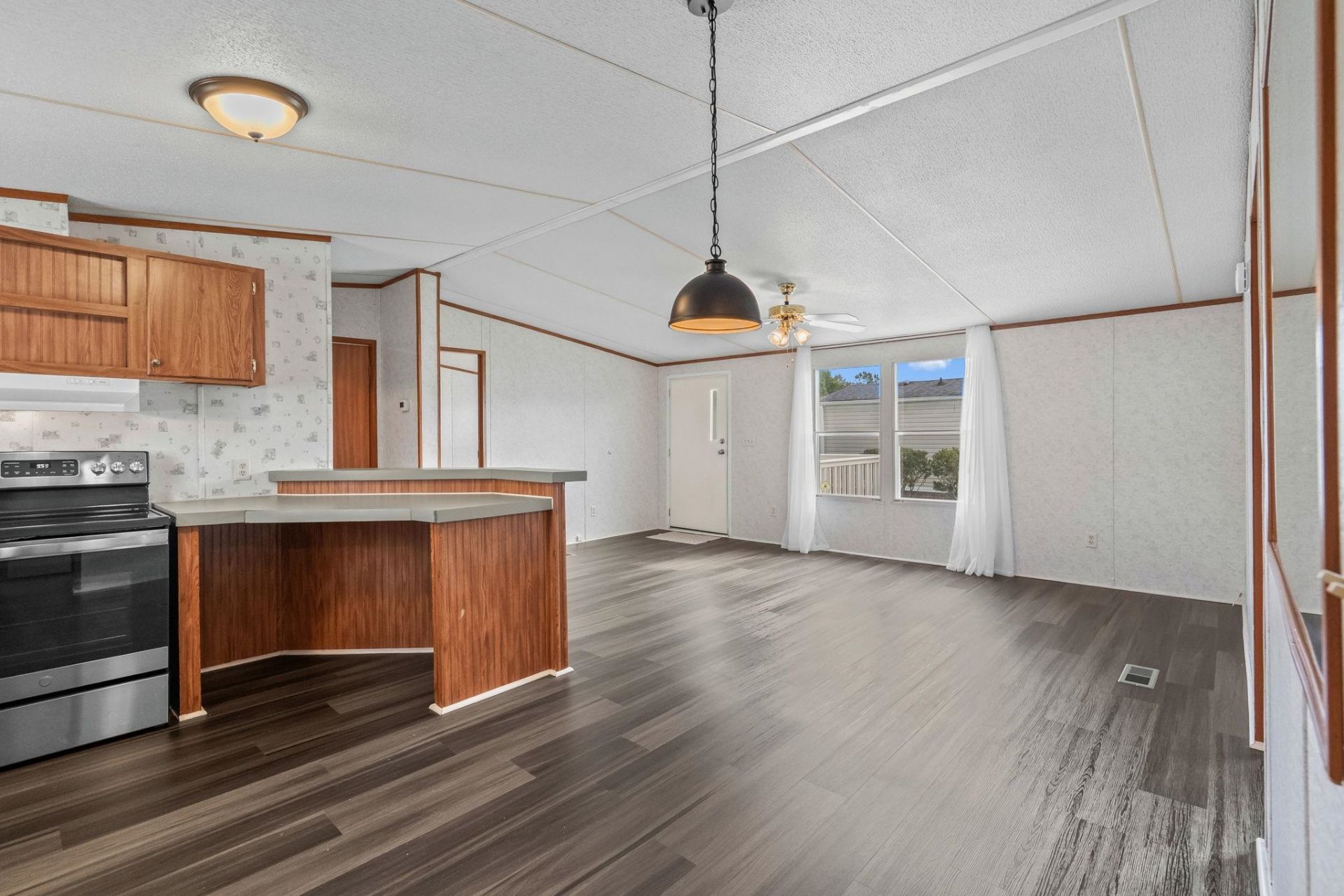 255 Iroquis Trail  Photo 16