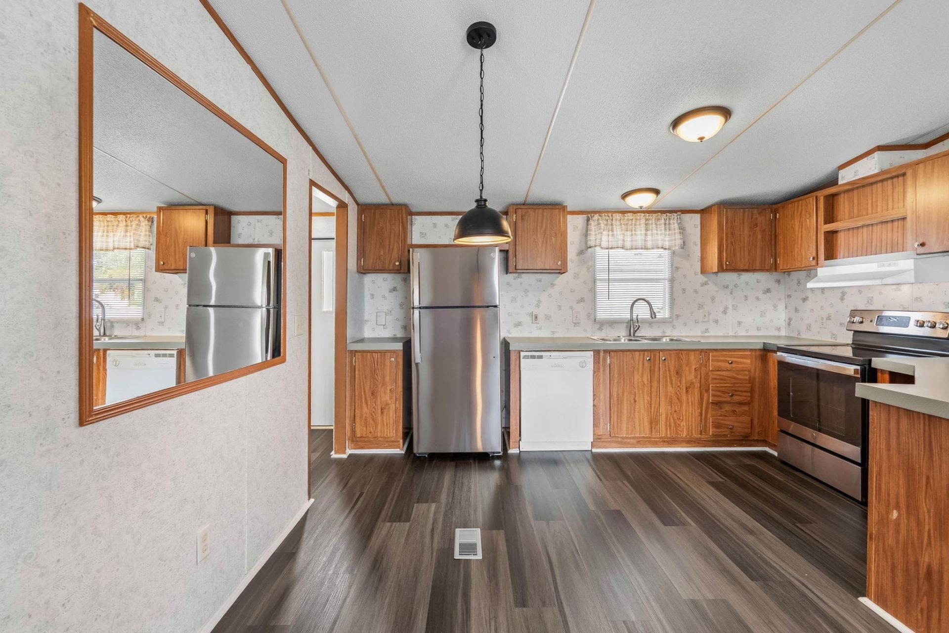 255 Iroquis Trail  Photo 17