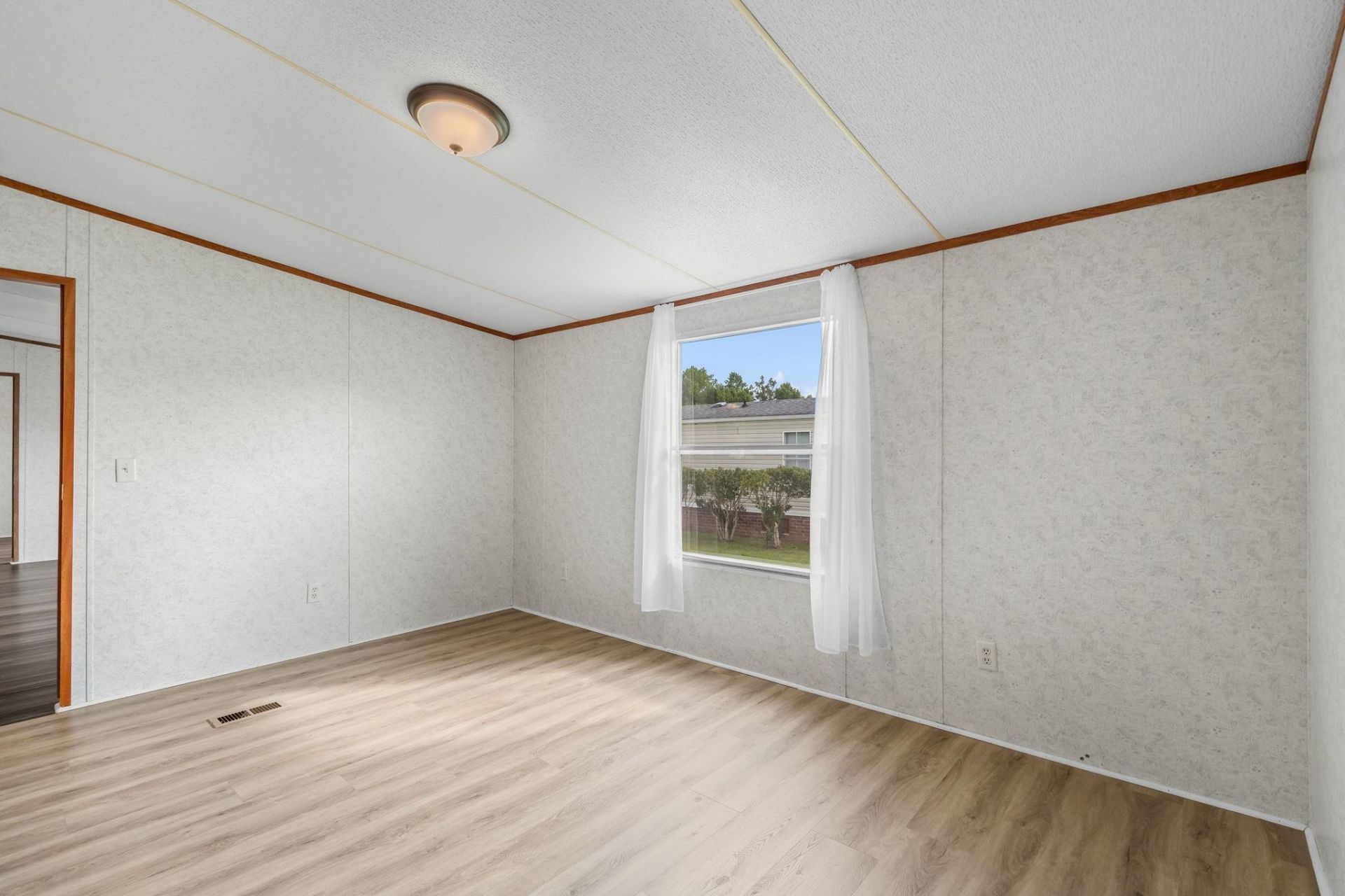 255 Iroquis Trail  Photo 18