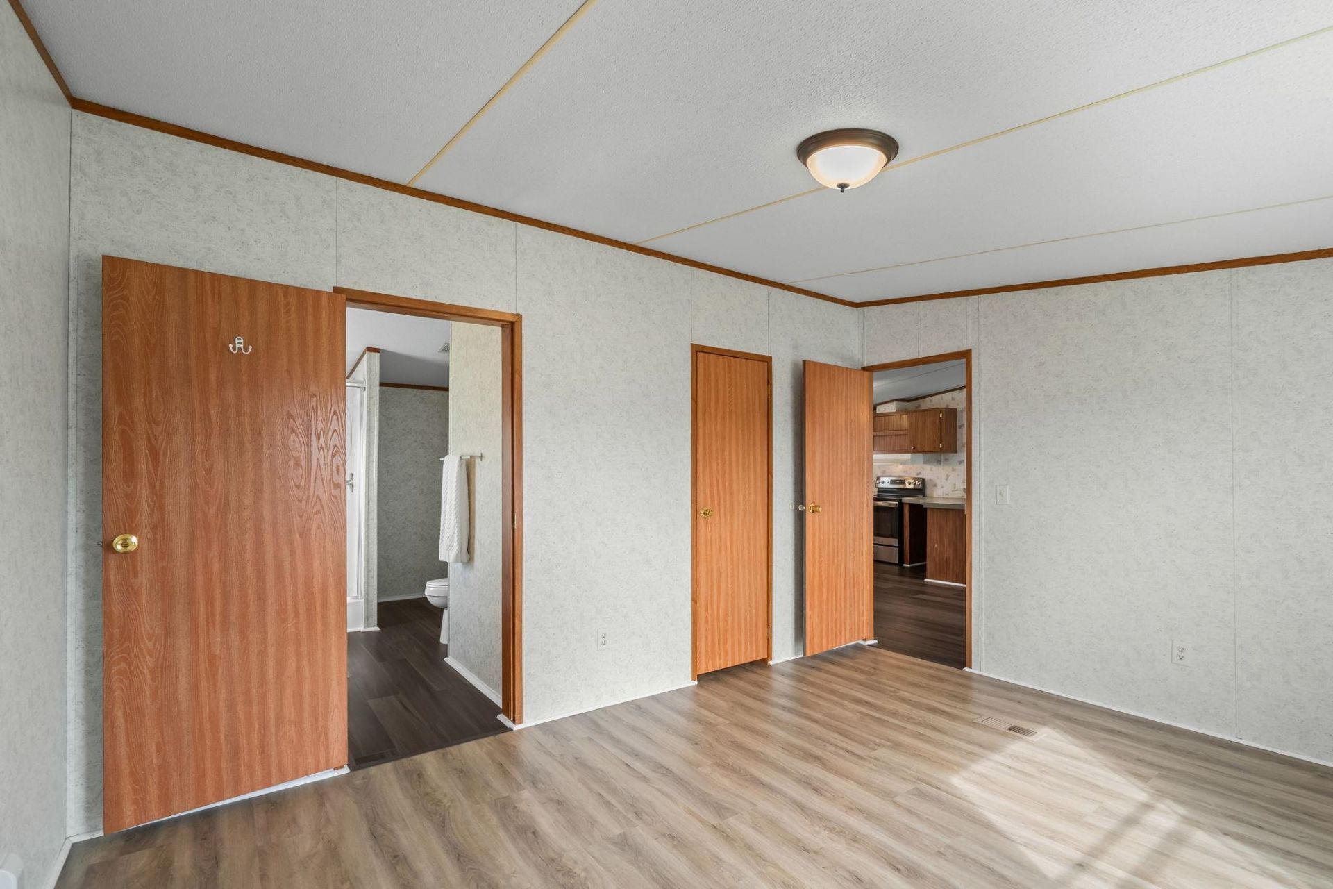 255 Iroquis Trail  Photo 19
