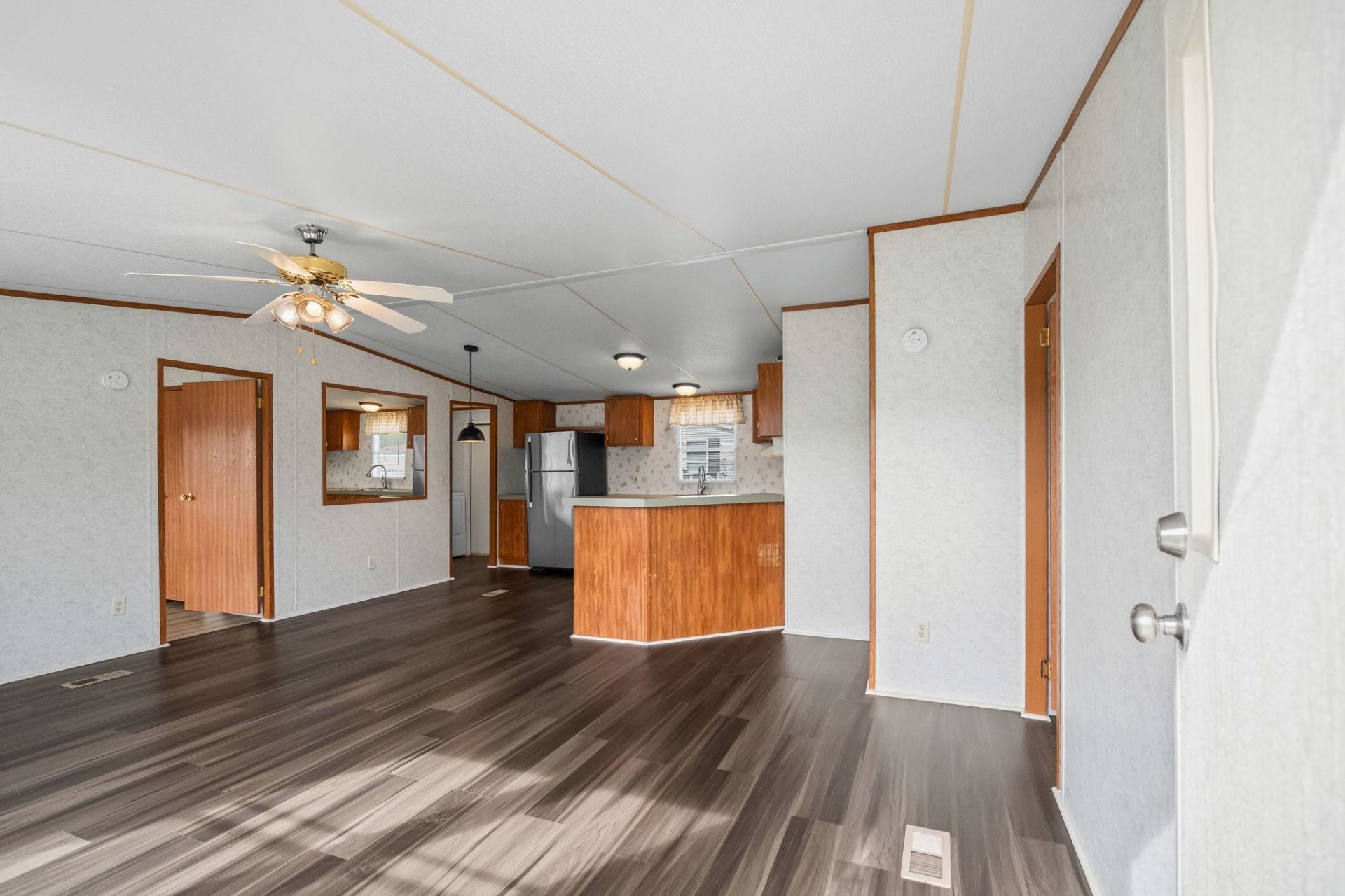 255 Iroquis Trail  Photo 6