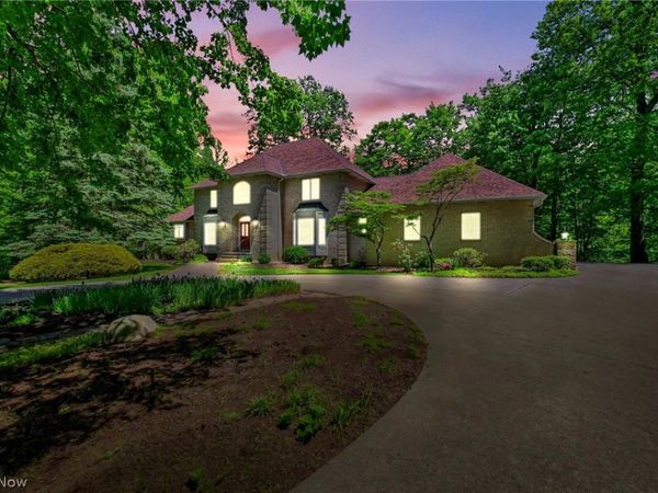9155 Woods Way Drive , Kirtland, OH 44094