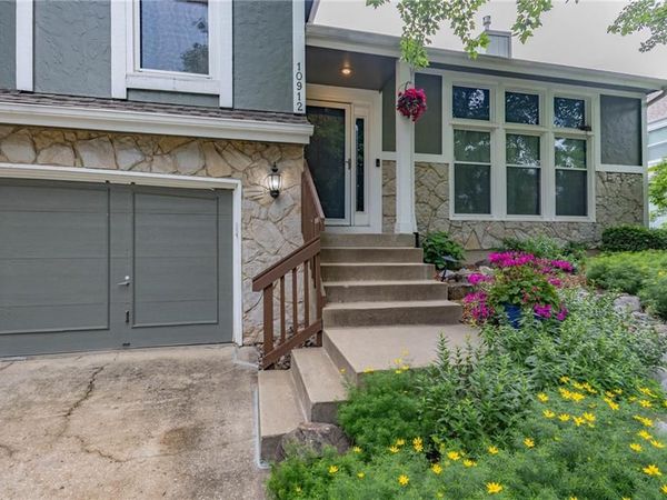 10912 Cottonwood Street, Lenexa, KS 66215