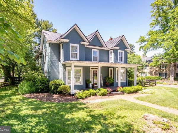 18 E LOUDOUN STREET , ROUND HILL, VA 20141