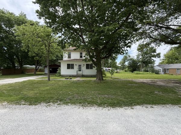 221 N Crossley Street , Melvin, IL 60952