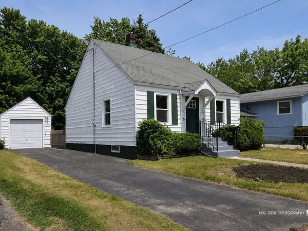 615 Park Street , Woodstock, IL 60098