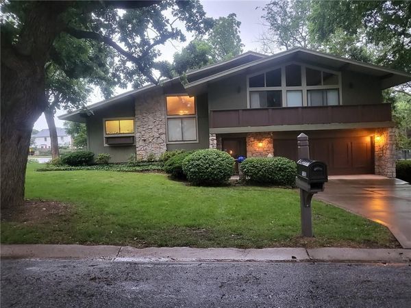 11703 W 102nd Place, Overland Park, KS 66214