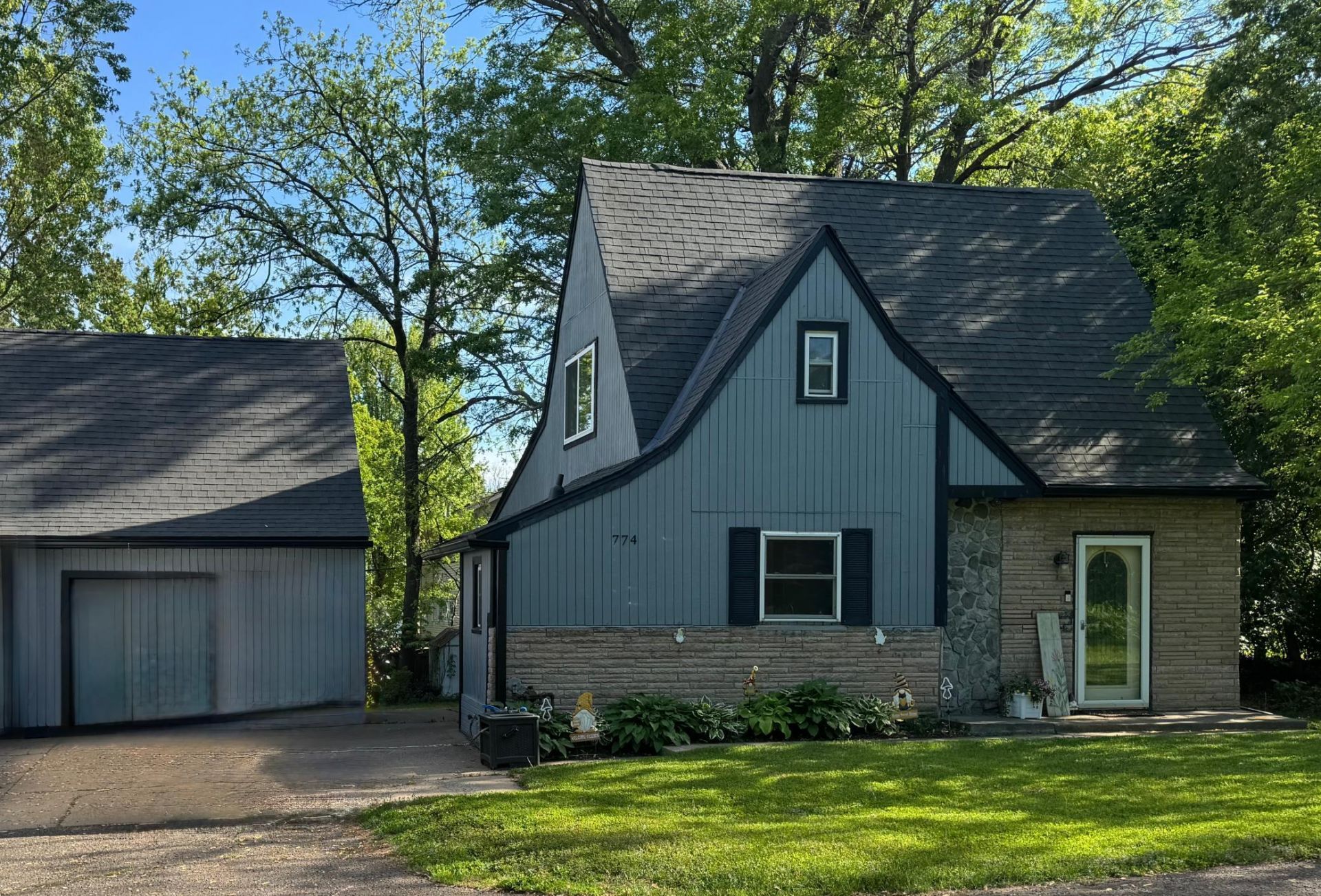 774 Roselawn Avenue E, Maplewood, MN 55117