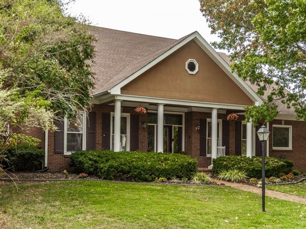135 N Country Club Dr, Hendersonville, TN 37075