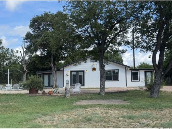 854 N LIVE OAK AVE, New Braunfels, TX 78130