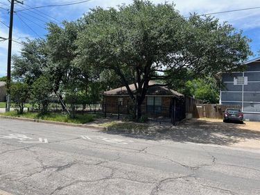 739-741 W 10th Street, Dallas, TX 75208