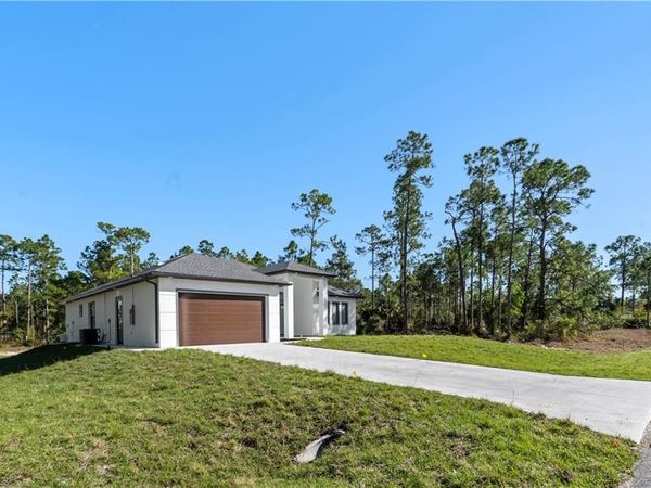 1112 Calvin AVE , LEHIGH ACRES, FL 33972