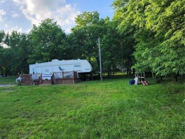 77 Deepwoods Drive, Linn Valley, KS 66040