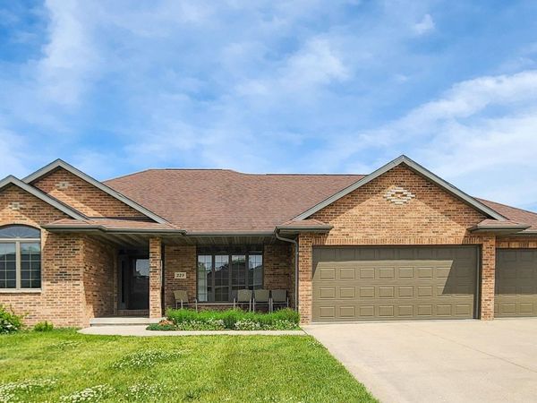 229 Winslow Dr. , Manchester, IA 52057