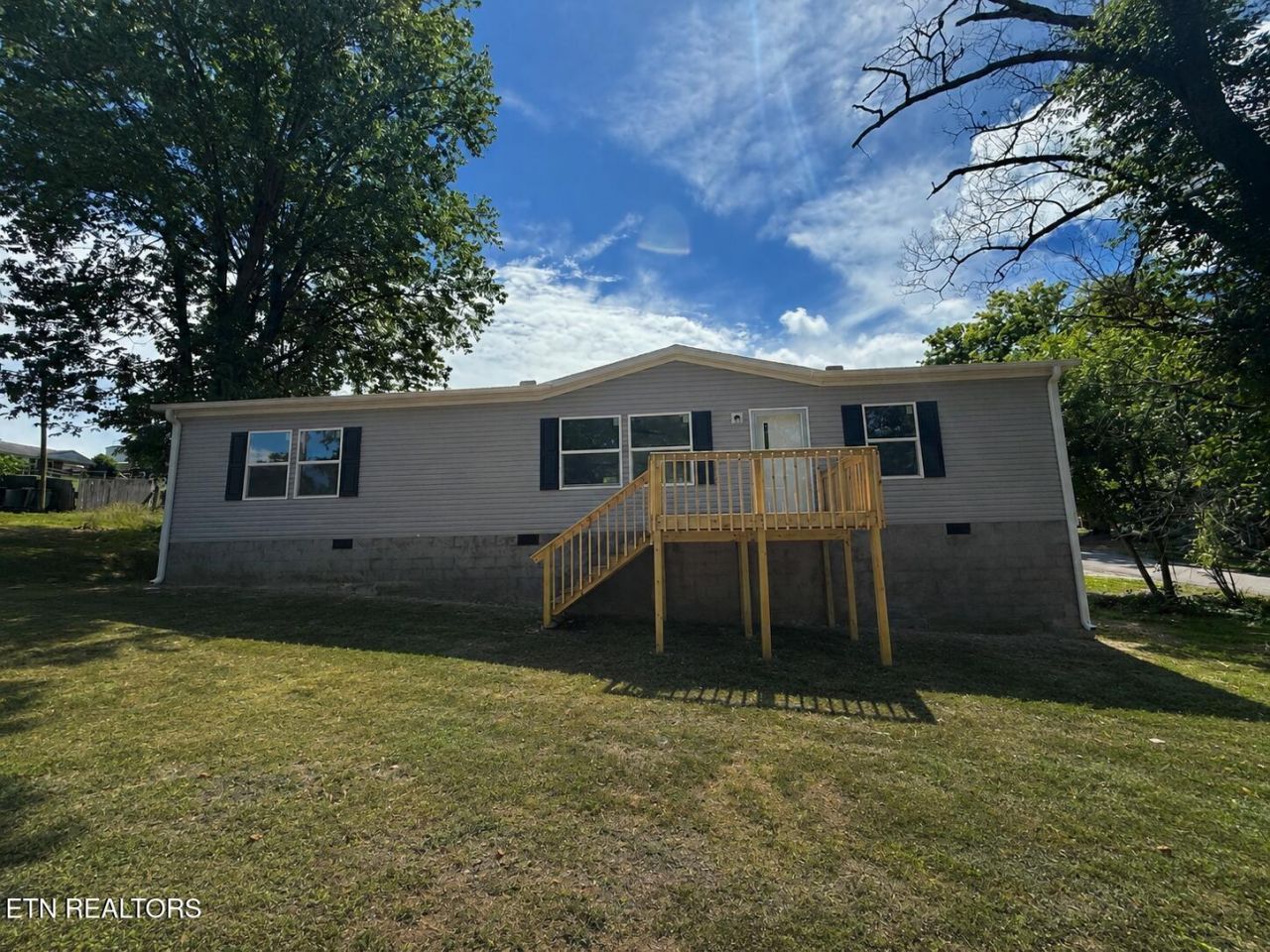 600 W 7th Ave, Lenoir City, TN 37771 Main Photo