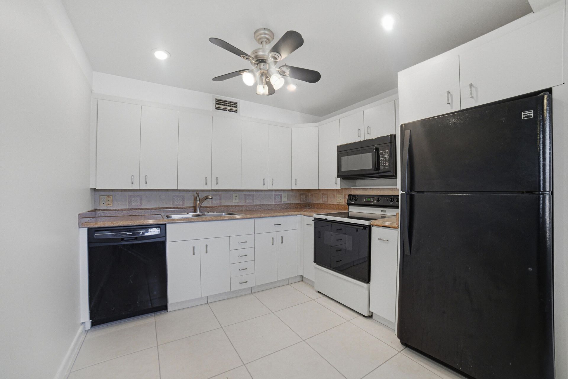 1025 Newcastle B, Unit 1025, Boca Raton, FL 33434 Photo