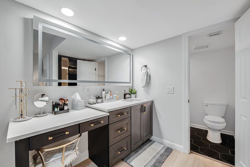 3710 Whitehall Drive, Unit 105, West Palm Beach, FL 33401 Photo