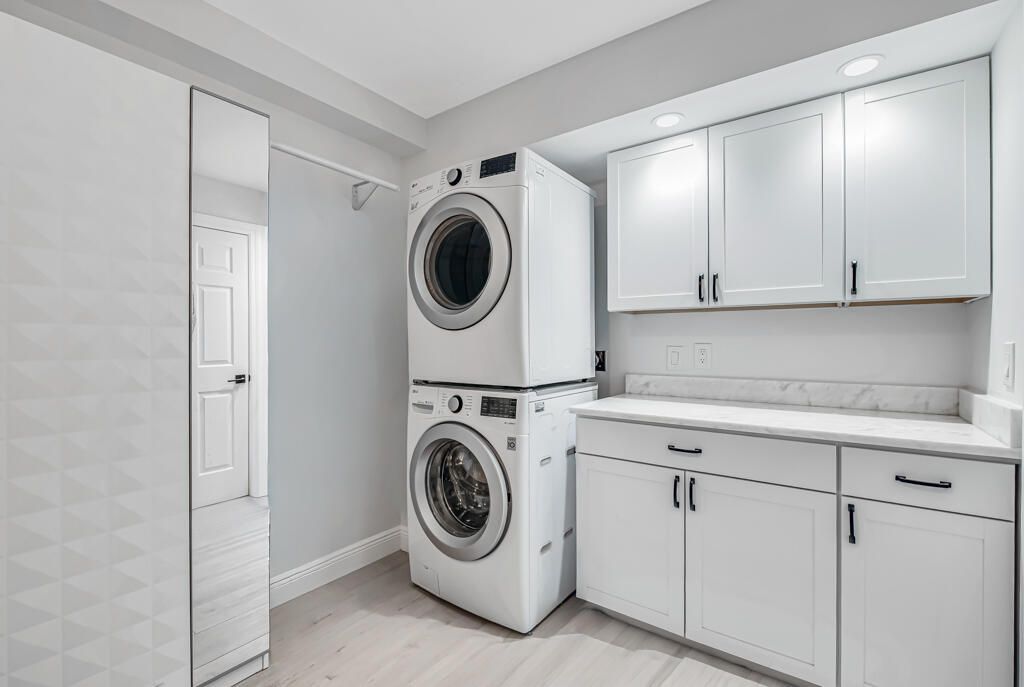 3710 Whitehall Drive, Unit 105, West Palm Beach, FL 33401 Photo