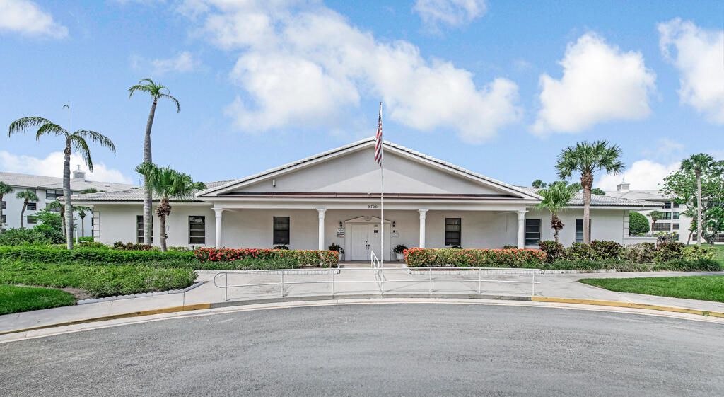 3710 Whitehall Drive, Unit 105, West Palm Beach, FL 33401 Photo