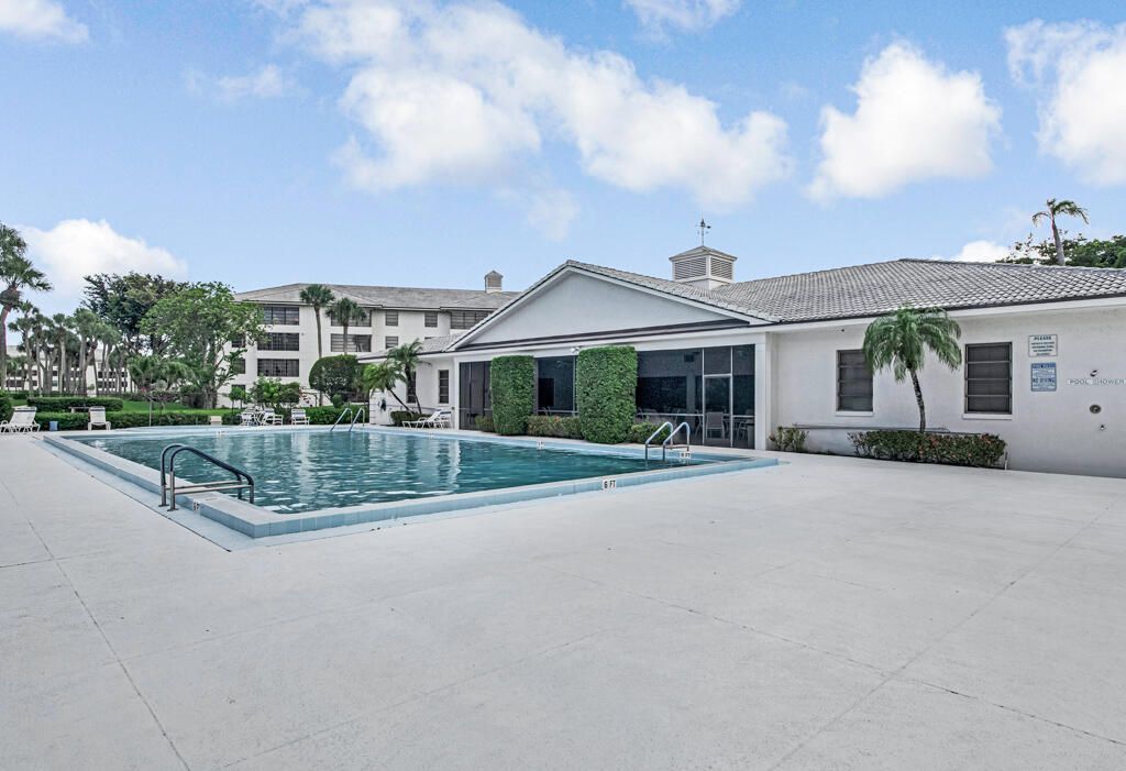 3710 Whitehall Drive, Unit 105, West Palm Beach, FL 33401 Photo
