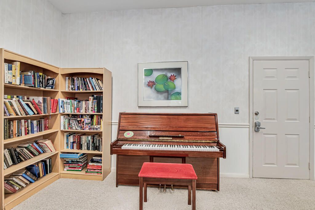 3710 Whitehall Drive, Unit 105, West Palm Beach, FL 33401 Photo