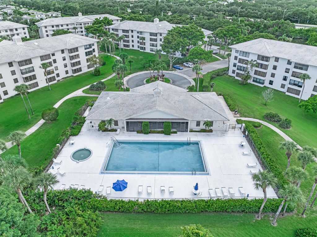 3710 Whitehall Drive, Unit 105, West Palm Beach, FL 33401 Photo