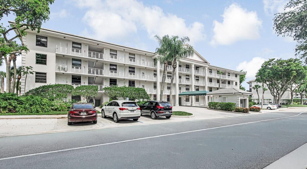 3710 Whitehall Drive, Unit 105, West Palm Beach, FL 33401 Photo
