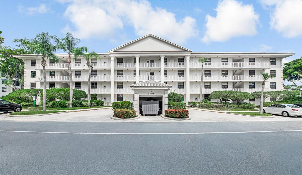 3710 Whitehall Drive, Unit 105, West Palm Beach, FL 33401 Photo