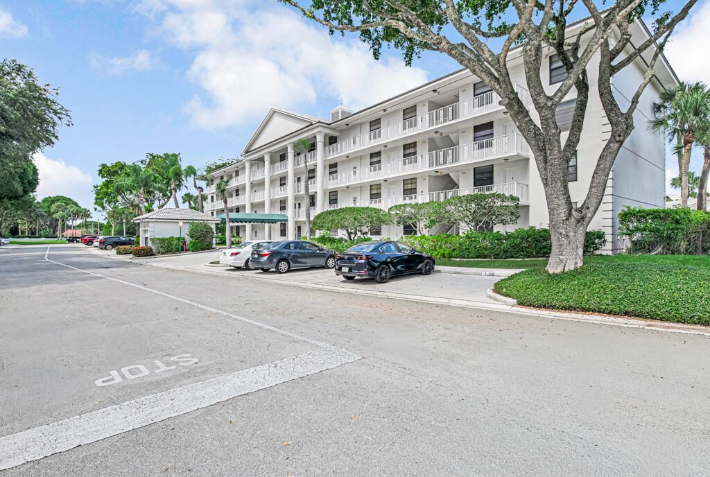 3710 Whitehall Drive, Unit 105, West Palm Beach, FL 33401 Photo