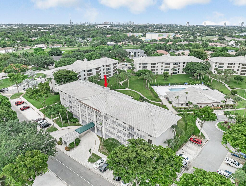 3710 Whitehall Drive, Unit 105, West Palm Beach, FL 33401 Photo