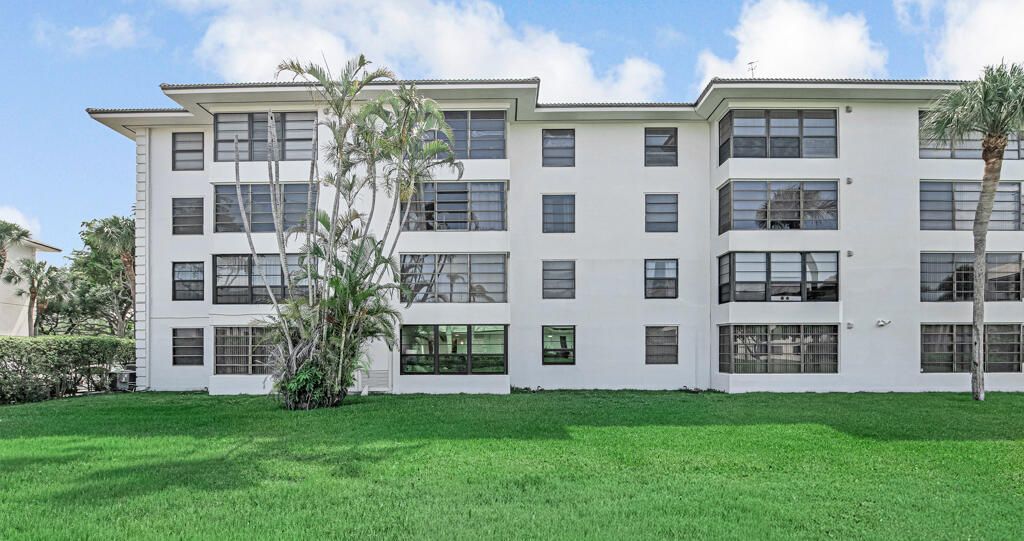 3710 Whitehall Drive, Unit 105, West Palm Beach, FL 33401 Photo