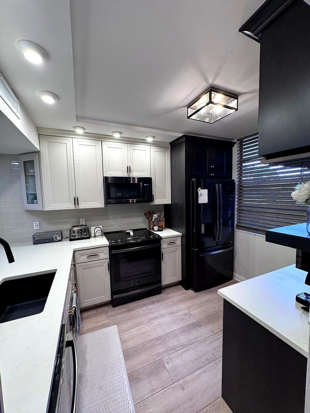 3710 Whitehall Drive, Unit 105, West Palm Beach, FL 33401 Photo