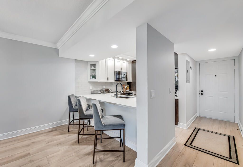 3710 Whitehall Drive, Unit 105, West Palm Beach, FL 33401 Photo