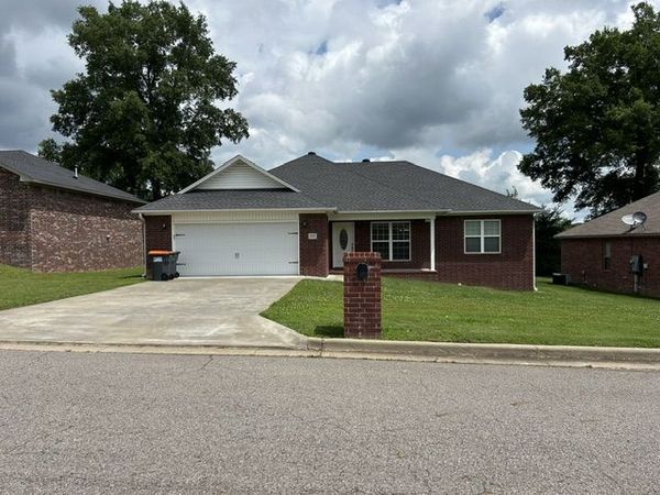 1221 E Date Street , Russellville, AR 72802