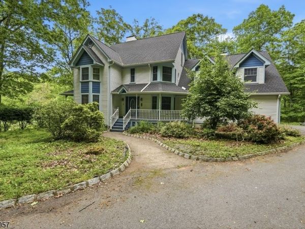 4 Meadow Oak Dr, Frelinghuysen, NJ 07825